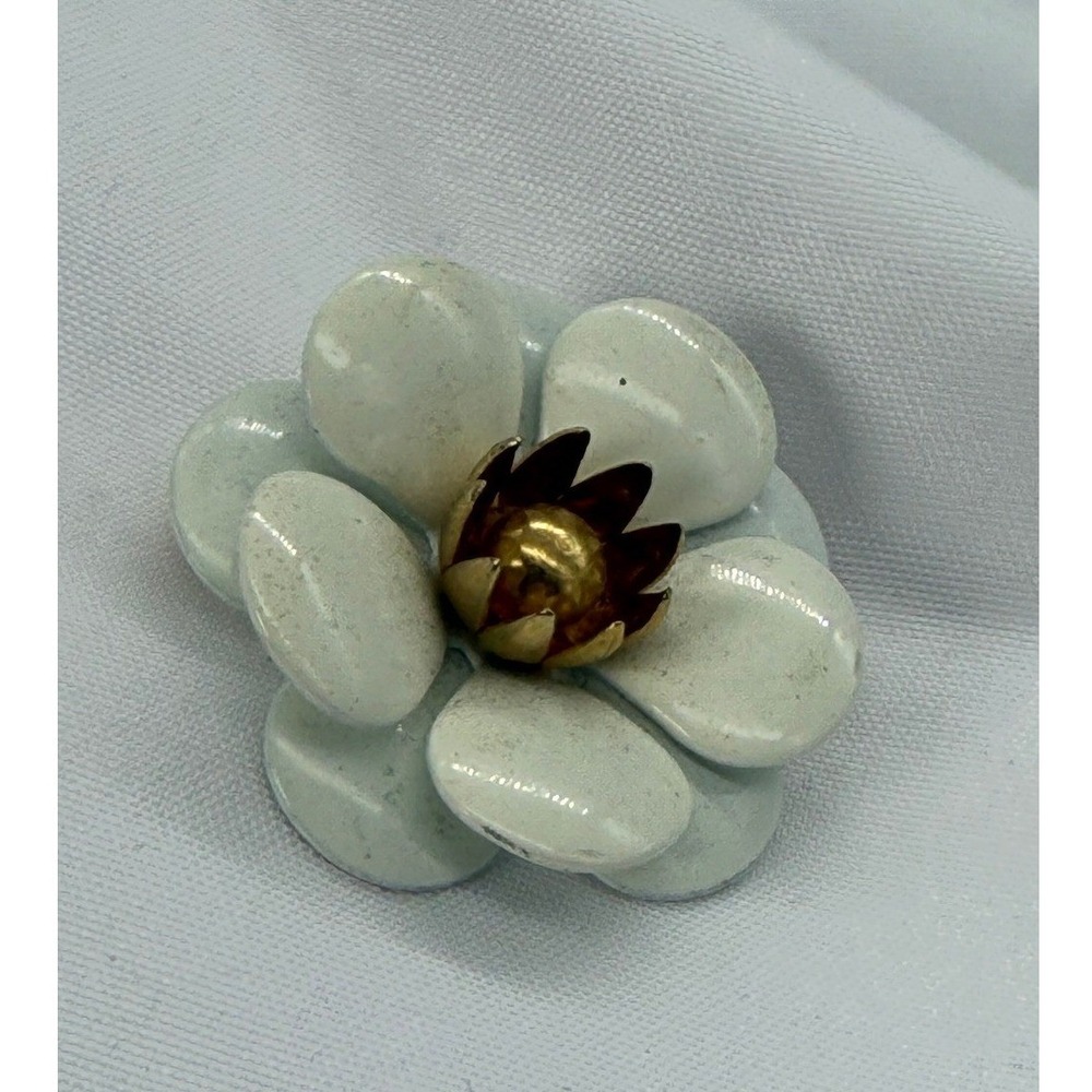Sarah Coventry Vintage White Enamel Petal Flower Brooch Gold Tone Floral Pin